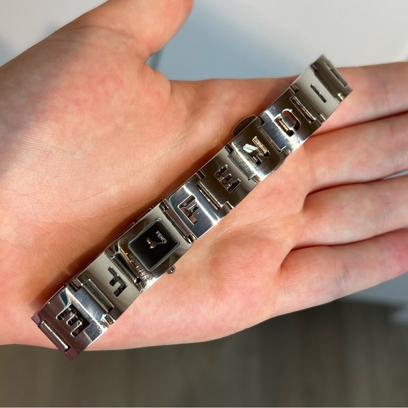 Fendi Logo Watch 14mm Working Condition - Picture 6 of 8